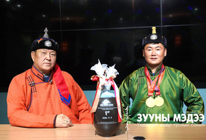 Монгол харваачийн эрдмийг дэлхийд мандуулсан  бахархалт багш, шавь